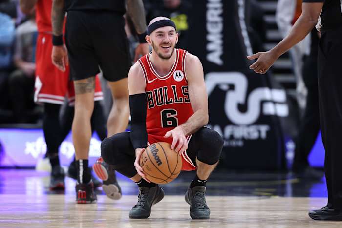 Chicago Bulls guard Alex Caruso (6) reacts to a play against the Utah Jazz during the fourth quarter at Delta Center.
